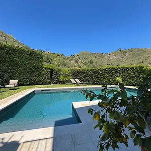 villa-almond.taorminaitalyhotels.com/